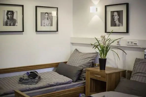 sinis aesthetics Patientenzimmer