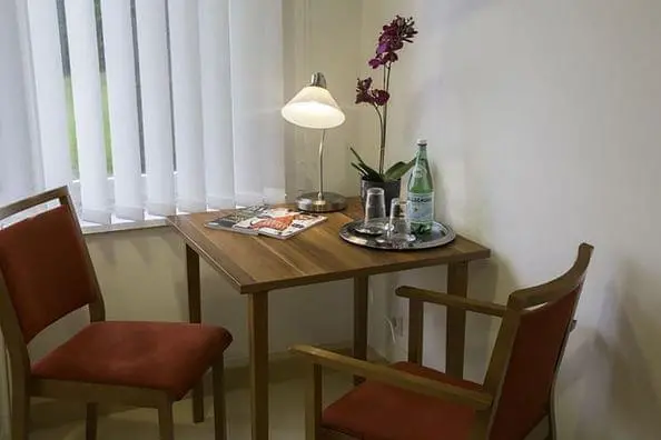 sinis aesthetics Patientenzimmer