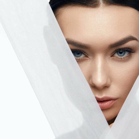 Faltenfreies Gesicht mit Vampirlifting und Hyaluronsäure