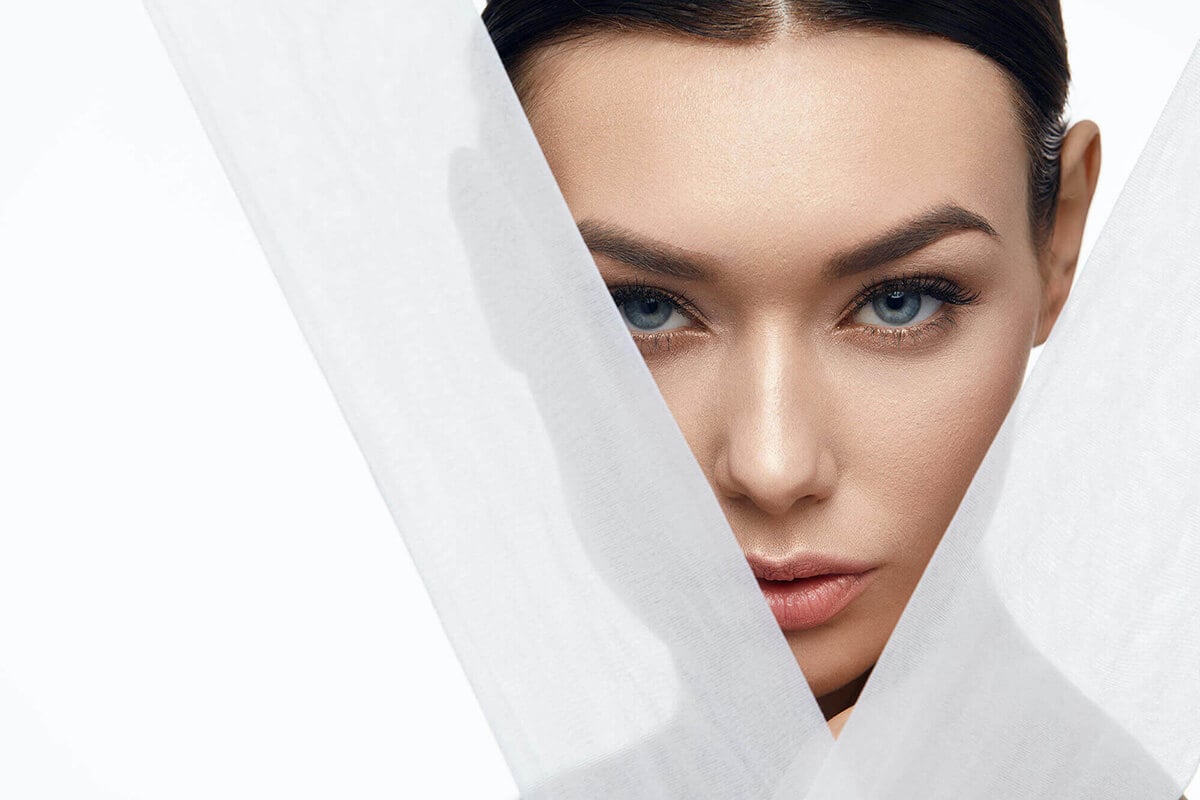 Faltenfreies Gesicht mit Vampirlifting und Hyaluronsäure