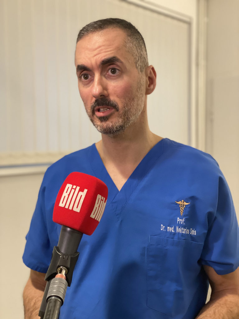 Presse-Bild-zu-Gast-in-der-Sinis-Klinik-1